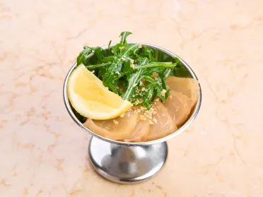 Black cod asap dingin, lemon, arugula
