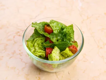 Salad tomat ceri, campuran sayuran hijau