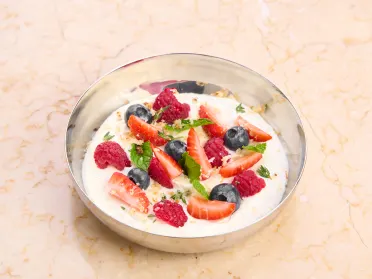 Ricotta kocok, beri segar